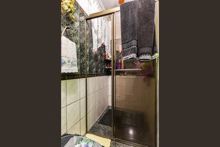 Casa à venda com 250m², 3 quartos e 8 vagas Casa à venda com 250m², 3 quartos e 8 vagasBanheiro suíte