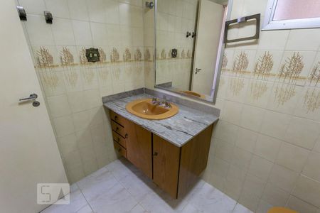 Apartamento para alugar com 130m², 3 quartos e 1 vaga Apartamento para alugar com 130m², 3 quartos e 1 vagaBanheiro da Suíte