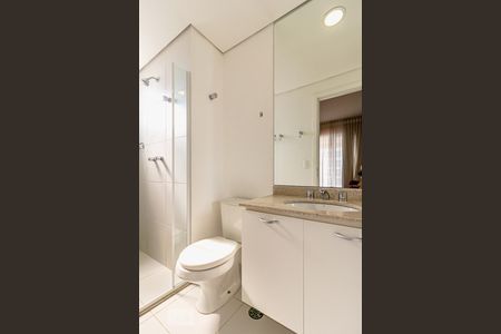 Banheiro da suíte de apartamento à venda com 1 quarto, 44m² em Vila Olímpia, São Paulo