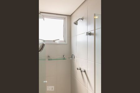 Banheiro da suíte de apartamento à venda com 1 quarto, 44m² em Vila Olímpia, São Paulo