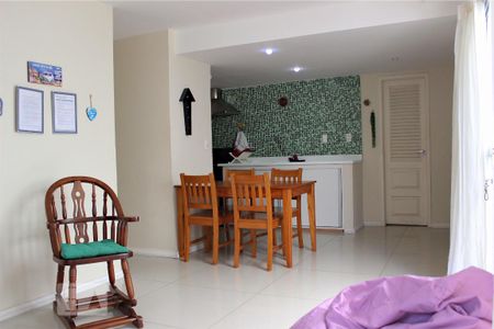 Sala de casa de condomínio para alugar com 3 quartos, 100m² em Barra da Tijuca, Rio de Janeiro
