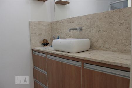 Casa de condomínio para alugar com 100m², 3 quartos e 2 vagas Casa de condomínio para alugar com 100m², 3 quartos e 2 vagasBanheiro Social 2