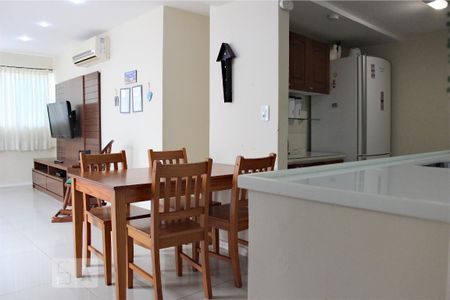 Sala de casa de condomínio para alugar com 3 quartos, 100m² em Barra da Tijuca, Rio de Janeiro