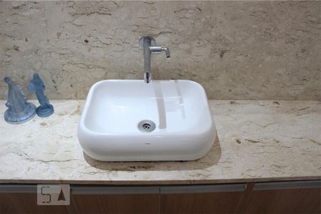Casa de condomínio para alugar com 100m², 3 quartos e 2 vagas Casa de condomínio para alugar com 100m², 3 quartos e 2 vagasBanheiro Social 2