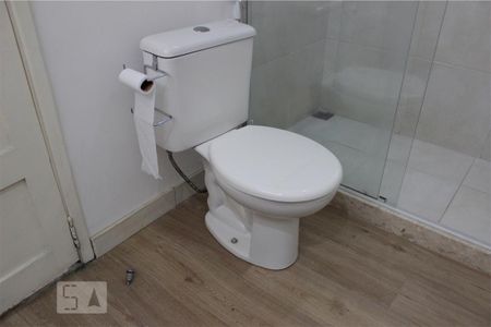 Casa de condomínio para alugar com 100m², 3 quartos e 2 vagas Casa de condomínio para alugar com 100m², 3 quartos e 2 vagasBanheiro Social 2