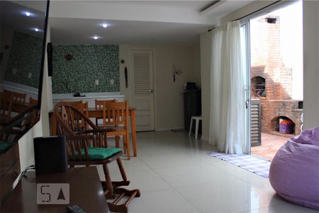 Sala de casa de condomínio para alugar com 3 quartos, 100m² em Barra da Tijuca, Rio de Janeiro