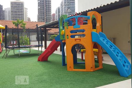 Casa de condomínio para alugar com 100m², 3 quartos e 2 vagas Casa de condomínio para alugar com 100m², 3 quartos e 2 vagasÁrea Comum - Playground