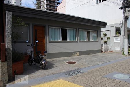 Casa de condomínio para alugar com 100m², 3 quartos e 2 vagas Casa de condomínio para alugar com 100m², 3 quartos e 2 vagasFachada da Casa