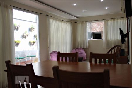 Sala de casa de condomínio para alugar com 3 quartos, 100m² em Barra da Tijuca, Rio de Janeiro