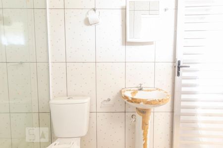 Banheiro de kitnet/studio para alugar com 1 quarto, 38m² em Parque Monteiro Soares, São Paulo