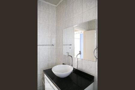 Casa à venda com 100m², 4 quartos e 2 vagasBanheiro 1