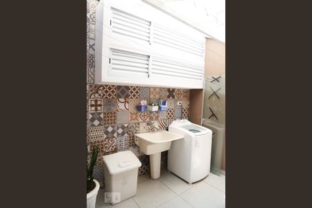 Casa à venda com 100m², 4 quartos e 2 vagasLavanderia