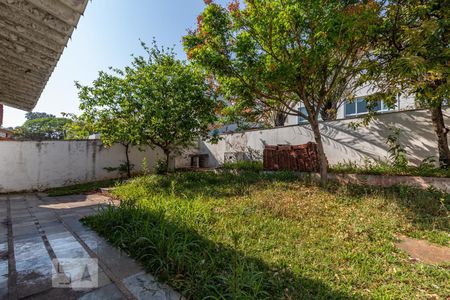 Casa de condomínio para alugar com 202m², 3 quartos e 2 vagasQuintal