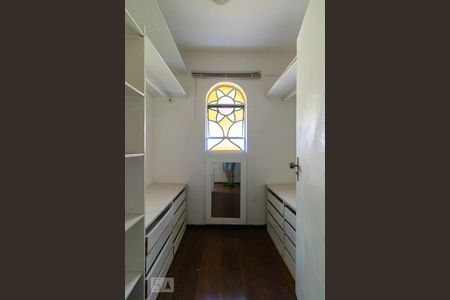 Casa de condomínio para alugar com 202m², 3 quartos e 2 vagasSuíte