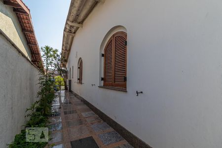 Casa de condomínio para alugar com 202m², 3 quartos e 2 vagasQuintal