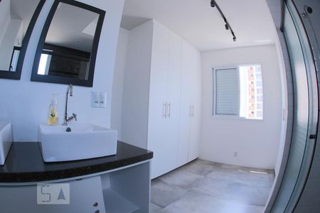 Banheiro da Suite de apartamento à venda com 2 quartos, 60m² em Picanço, Guarulhos