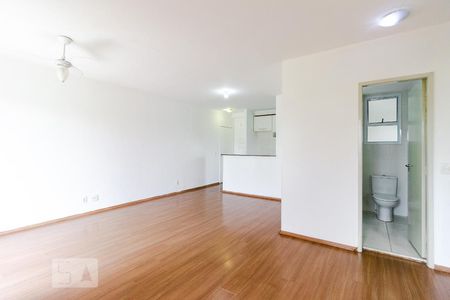 Sala de apartamento para alugar com 2 quartos, 79m² em Jardim Tupanci, Barueri