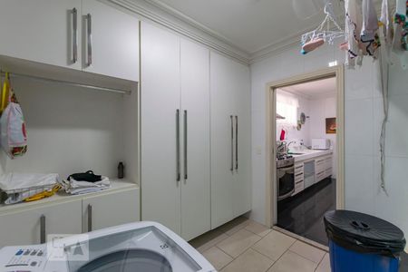 Casa de condomínio à venda com 380m², 3 quartos e 3 vagas1o. Andar - Área de serviço