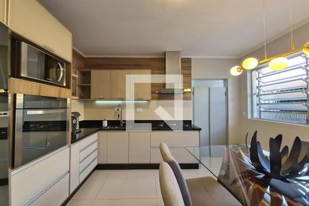 Casa à venda com 230m², 5 quartos e 2 vagas Casa à venda com 230m², 5 quartos e 2 vagasCozinha