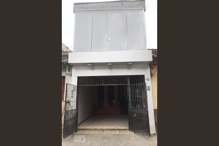 Casa à venda com 120m², 2 quartos e 1 vaga Casa à venda com 120m², 2 quartos e 1 vagaFachada