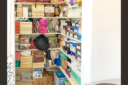 Apartamento à venda com 73m², 2 quartos e 1 vaga Apartamento à venda com 73m², 2 quartos e 1 vagaDespensa