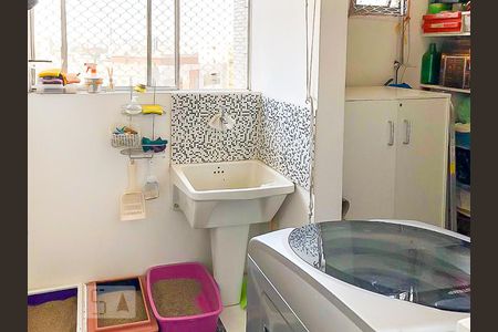 Apartamento à venda com 73m², 2 quartos e 1 vaga Apartamento à venda com 73m², 2 quartos e 1 vagaArea Serviço