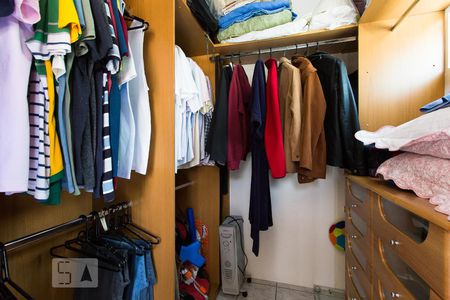 Casa à venda com 220m², 3 quartos e 3 vagasCloset da Suíte