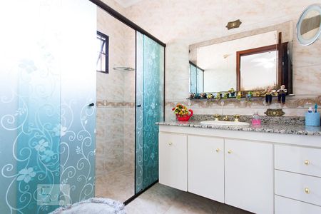 Casa à venda com 220m², 3 quartos e 3 vagasBanheiro da Suíte