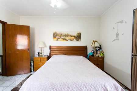 Casa à venda com 220m², 3 quartos e 3 vagasSuíte