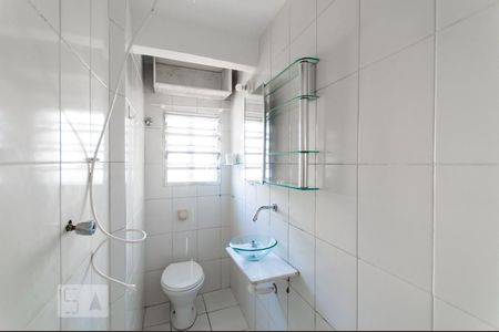 Banheiro de kitnet/studio para alugar com 1 quarto, 28m² em Bela Vista, São Paulo