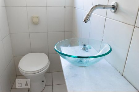 Banheiro de kitnet/studio para alugar com 1 quarto, 28m² em Bela Vista, São Paulo