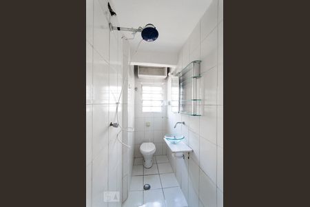 Banheiro de kitnet/studio para alugar com 1 quarto, 28m² em Bela Vista, São Paulo