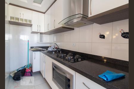 Cozinha de apartamento para alugar com 2 quartos, 49m² em Capão Raso, Curitiba