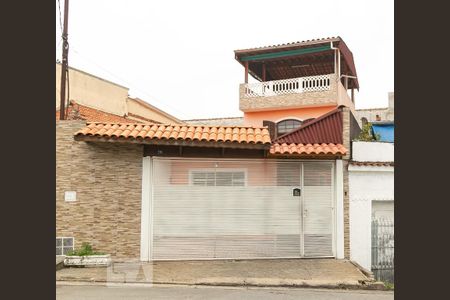 Casa à venda com 130m², 3 quartos e 3 vagas Casa à venda com 130m², 3 quartos e 3 vagasFachada