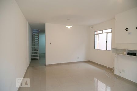 Sala de casa à venda com 3 quartos, 130m² em Jardim Aliança, Guarulhos