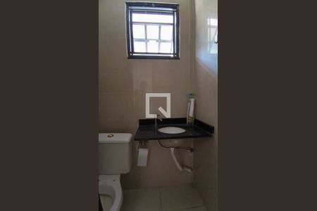 Lavabo  de casa de condomínio para alugar com 4 quartos, 128m² em Vargem Pequena, Rio de Janeiro
