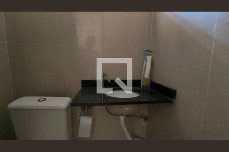 Lavabo  de casa de condomínio para alugar com 4 quartos, 128m² em Vargem Pequena, Rio de Janeiro