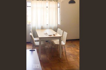 Sala de apartamento à venda com 2 quartos, 69m² em Vila Madalena, São Paulo