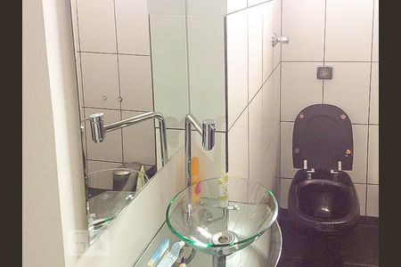 Banheiro Suíte de apartamento para alugar com 2 quartos, 69m² em Vila Madalena, São Paulo