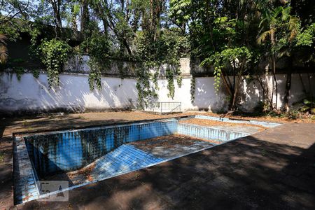 Casa à venda com 900m², 4 quartos e 4 vagasPiscina