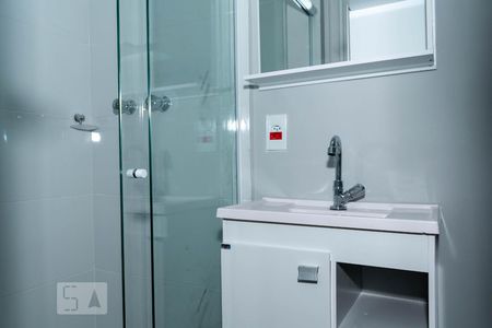 Banheiro de kitnet/studio para alugar com 1 quarto, 20m² em Brás, São Paulo