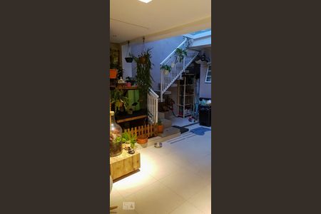 Quintal de casa à venda com 4 quartos, 260m² em Água Branca, São Paulo