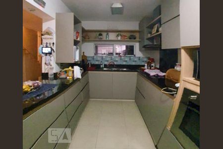 Cozinha de casa à venda com 4 quartos, 260m² em Água Branca, São Paulo