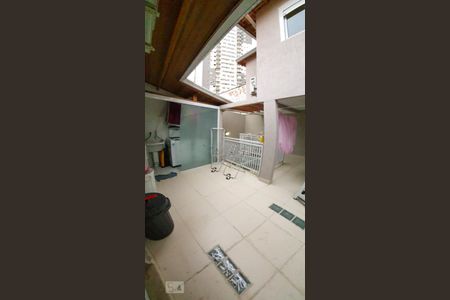 Quintal/Área de Serviço de casa à venda com 4 quartos, 260m² em Água Branca, São Paulo