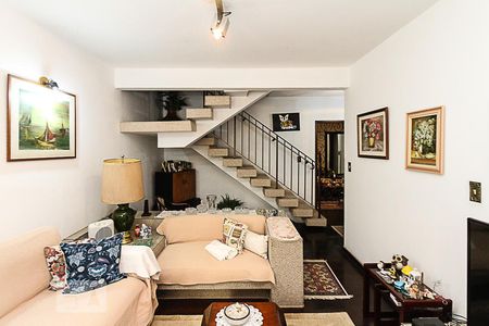 Casa à venda com 300m², 4 quartos e 3 vagas Casa à venda com 300m², 4 quartos e 3 vagasSala