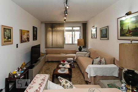 Casa à venda com 300m², 4 quartos e 3 vagas Casa à venda com 300m², 4 quartos e 3 vagasSala