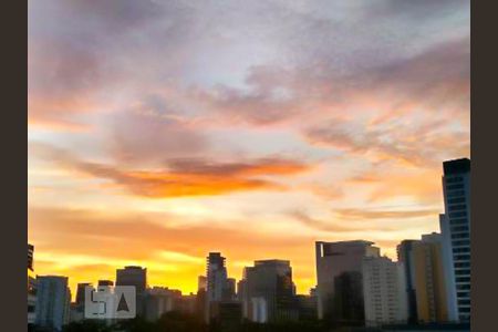 Vista de apartamento à venda com 2 quartos, 80m² em Vila Olímpia, São Paulo