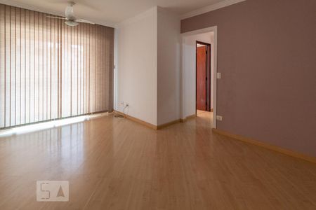Sala de apartamento para alugar com 3 quartos, 75m² em Jardim das Vertentes, São Paulo