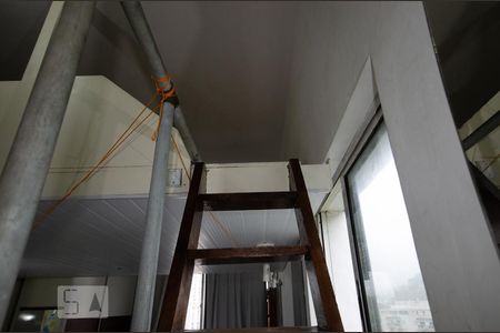 Escada de apartamento à venda com 1 quarto, 25m² em Laranjeiras, Rio de Janeiro