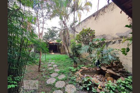 Casa à venda com 265m², 5 quartos e 5 vagas Casa à venda com 265m², 5 quartos e 5 vagasQuintal